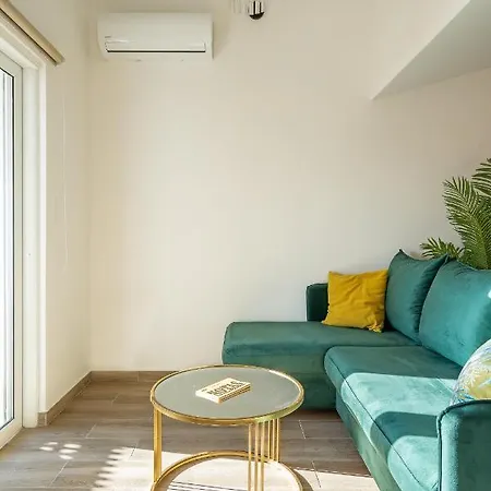 Апартаменты Grouzi Loft