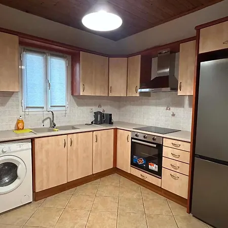 Grouzi Residences דירה *